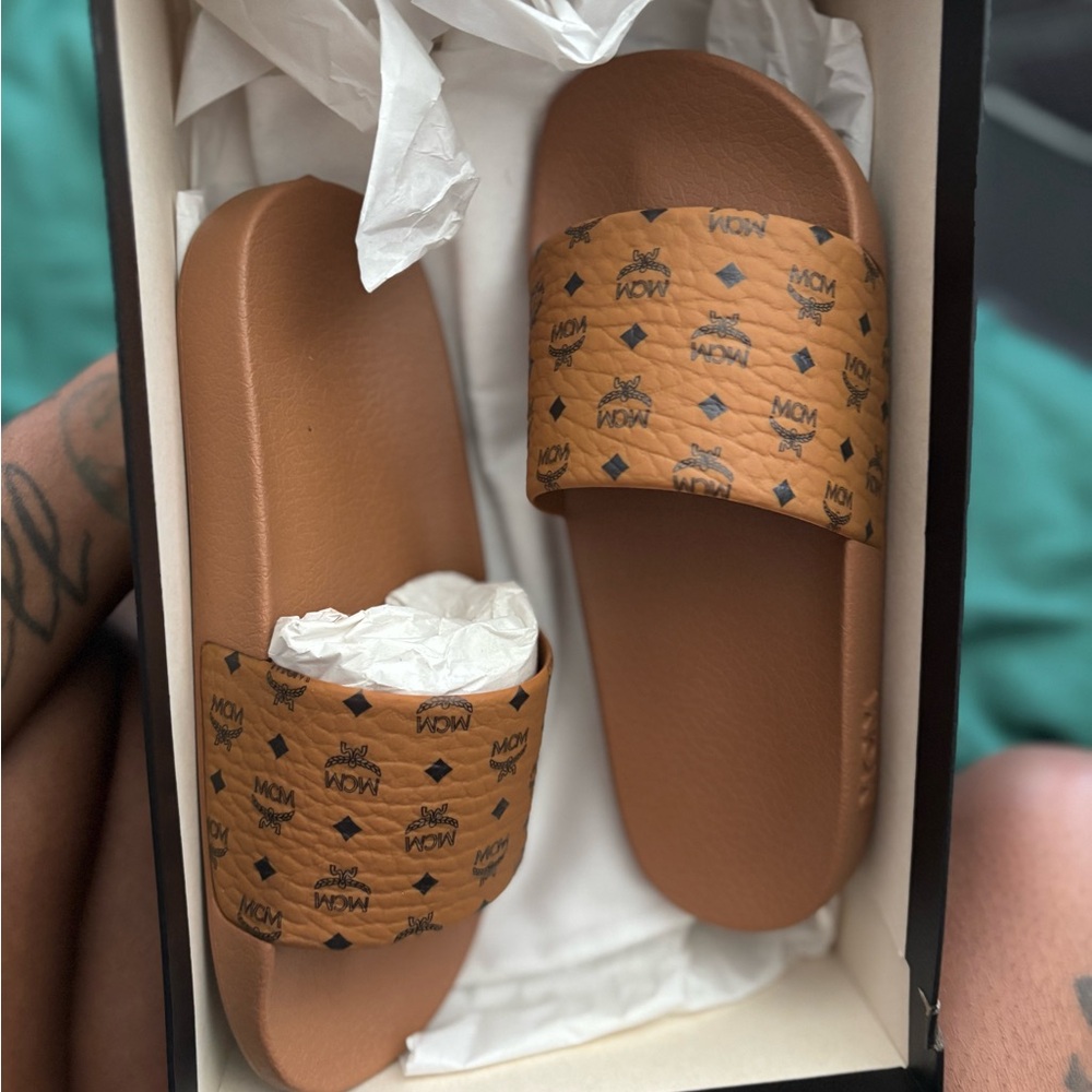 MCM Cognac Logo Slides